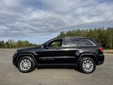 Used 2021 Jeep Grand Cherokee Laredo image 2