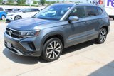 Certified 2022 Volkswagen Taos SE w/ Panoramic Sunroof Package image 3