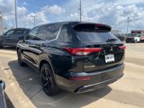 Used 2022 Mitsubishi Outlander SE image 2