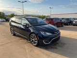 Used 2017 Chrysler Pacifica Limited image 4