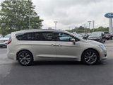 Used 2017 Chrysler Pacifica Limited image 2