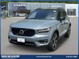 Certified 2022 Volvo XC40 T5 R-Design w/ Climate Package image 2