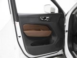 Used 2018 Volvo XC60 T5 Momentum w/ Vision Package image 4