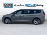 New 2025 Chrysler Pacifica Select image 3