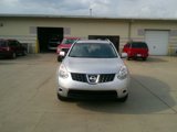 Used 2010 Nissan Rogue SL w/ Moonroof Pkg image 2