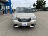 Used 2016 Chrysler Town & Country Touring-L w/ Driver Convenience Group image 2