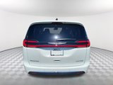 New 2024 Chrysler Pacifica Limited w/ Uconnect Theater Family Group image 4