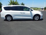 Used 2019 Chrysler Pacifica Touring-L image 2