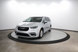 Used 2023 Chrysler Pacifica Touring-L image 4