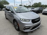 Used 2021 Chrysler Pacifica Touring-L image 4