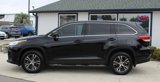 Used 2019 Toyota Highlander LE image 2
