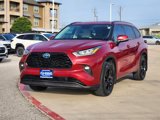 Used 2021 Toyota Highlander XLE image 2
