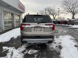 Used 2022 GMC Acadia SLE w/ Driver Convenience Package image 3