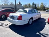 Used 2005 Lincoln Town Car Signature Limited image 4