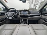 Used 2017 Toyota Highlander Limited image 3