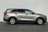 Used 2017 Kia Sorento LX w/ LX Convenience Package image 3