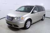 Used 2014 Chrysler Town & Country Touring image 4
