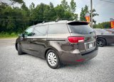 Used 2017 Kia Sedona EX image 2