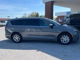 Used 2023 Chrysler Pacifica Touring-L image 4