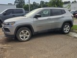 Used 2023 Jeep Compass Latitude image 2