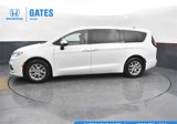 Used 2023 Chrysler Pacifica Touring-L image 3