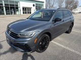 Certified 2022 Volkswagen Tiguan SE R-Line image 4