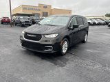Used 2023 Chrysler Pacifica Touring-L image 2