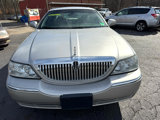 Used 2004 Lincoln Town Car Signature image 2