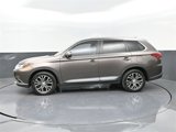 Used 2017 Mitsubishi Outlander SE image 2