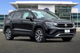 Certified 2022 Volkswagen Taos SE image 2