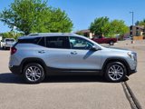 Used 2024 GMC Terrain SLT image 2