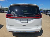 Used 2023 Chrysler Pacifica Limited image 4