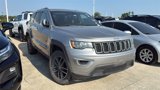 Used 2018 Jeep Grand Cherokee Laredo image 3