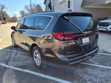 Used 2023 Chrysler Pacifica Limited image 3
