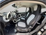 Used 2019 smart fortwo passion image 2