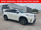 Used 2018 Toyota Highlander LE image 2