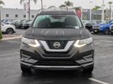 Used 2020 Nissan Rogue SV image 2