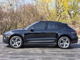 Certified 2022 Porsche Macan image 2