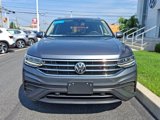 Certified 2022 Volkswagen Tiguan SE w/ Panoramic Sunroof Package image 2