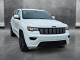 Used 2017 Jeep Grand Cherokee Altitude image 3