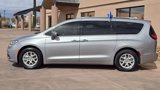 Used 2021 Chrysler Pacifica Touring-L image 4