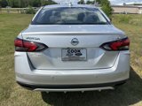 Used 2022 Nissan Versa SV image 4