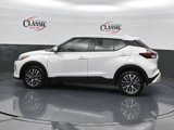 Used 2022 Nissan Kicks SV image 2