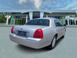 Used 2009 Lincoln Town Car Signature Limited image 3