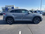 Used 2021 Volkswagen Atlas Cross Sport SE image 2