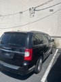 Used 2016 Chrysler Town & Country Touring-L image 5