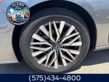 Used 2023 Nissan Altima 2.5 SV image 2