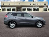 Used 2015 Nissan Rogue SV w/ SV Premium Package image 2