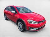 Used 2017 Volkswagen Golf Alltrack S image 2