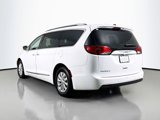 Used 2018 Chrysler Pacifica Touring-L image 5